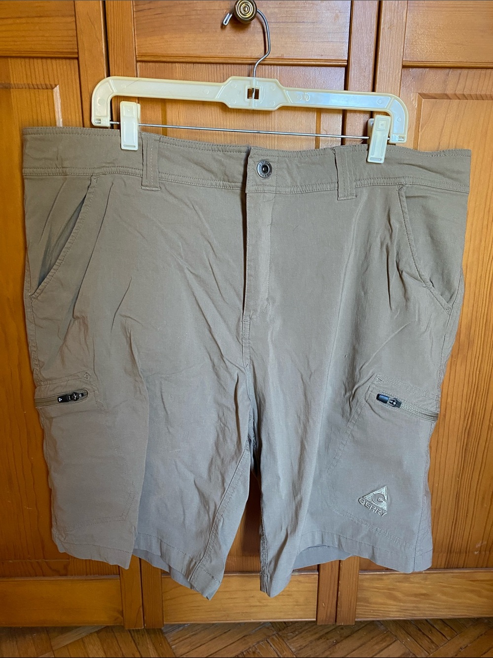 Gerry Weber Men's Khaki Cargo Shorts size 40